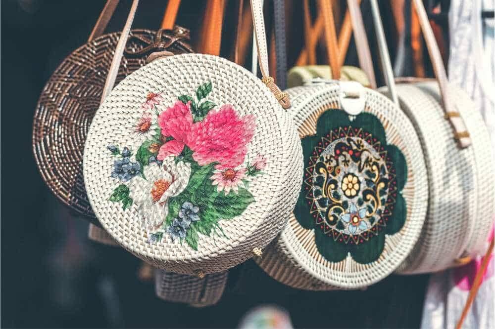 Choosing your raffia crossbody bag